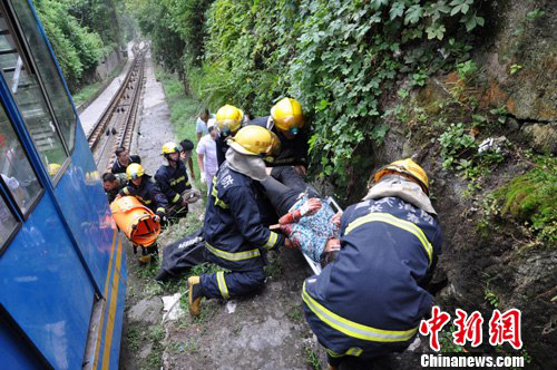 景區(qū)事故頻發(fā)，安全警鐘長(zhǎng)鳴提醒游客安全出行的重要性